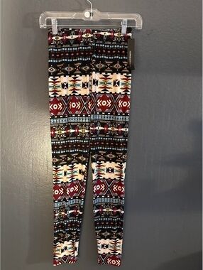 Viv Collection Women's Tribal Patterned Leggings - Black and Burgundy, One Size